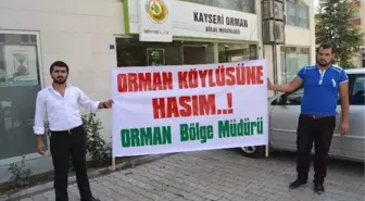 Orman Bölge Müdürü ile Görüşemeyen Orman Köylüsünden, 'Orman Köylüsüne Hasım' Pankartı