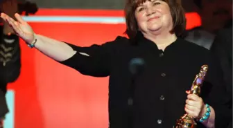 Amerikalı Şarkıcı Linda Ronstadt, Parkinson Hastası