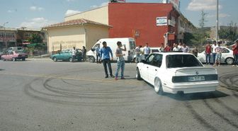 Driftçiler Başkent Sokaklarını Adeta Yarış Pistine Çevirdi