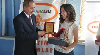 Başarılı Öğrenciye Hediye Yağmuru