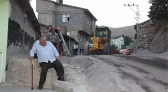 Hakari'deki Mahalle Yolları Asfaltlanıyor