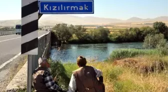 Kızılırmak Köprüsü'nde Takla Atan Aracın Sürücüsü Kayboldu