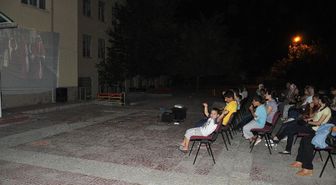 Öğrencilerin Açık Hava Sinema Keyfi