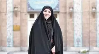 İran'da İlk Kadın Sözcü