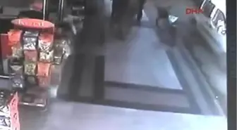 Paraları Çalarken Kameralara Yakalandı