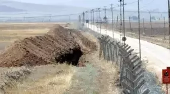 Suriye Sınırına Hendek Kazılıyor