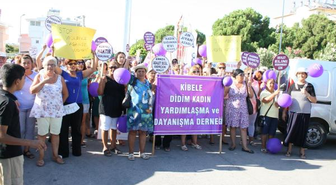 Kadınlar Didim'de Barış Zinciri Oluşturdu