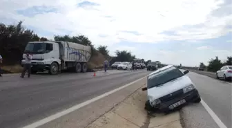 Kamyonun Kapağı Açıldı 3 Araç Kaza Yaptı