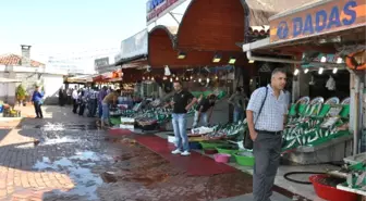 Karadeniz'deki Kötü Hava Balık Tezgahlarını Boş Bıraktı