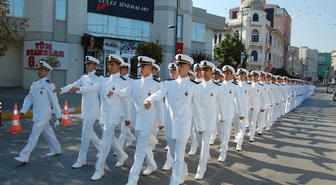Bahriyeliler Bandırma'ya Çıkarma Yaptı