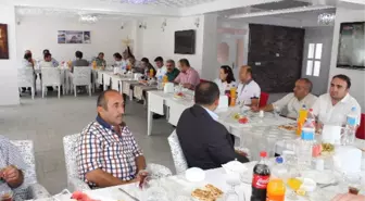 Başkan Çiçek, Müteahhitlerle Bir Araya Geldi