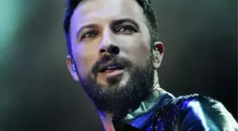 Tarkan Şarkı Söylerken Engelliler İçin Ağladı