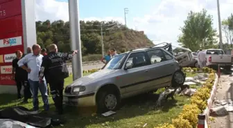 Yoldan Çıkan Araç Durakta Bekleyenlere Çarptı: 2 Kardeş Öldü, Anneleri Yaralandı