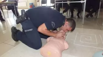 İl Sağlık Müdürlüğü Ekiplerinden Polislere İlk Yardım Eğitimi