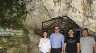 Kaymakam Yıldız Gürcüoluk Mağarasında İncelemelerde Bulundu
