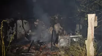 Çıkan Yangında Bir Ev Kül Oldu