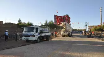 Kur'an Kursu ve Cami Açılışında Evler Türk Bayraklarıyla Süslendi