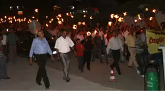 Hakkari'de Öcalan İçin Meşaleli Yürüyüş