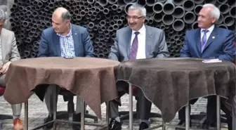 Köy Meydanında 'Küçük Gelin' Toplantısı