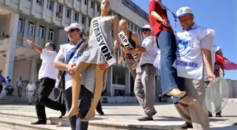 Müdür Atama Sınavına Cansız Mankenli Protesto