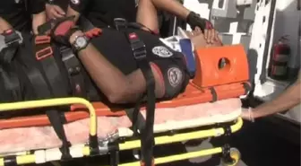 Polis Motosikletine Otomobil Çarptı 1 Yaralı