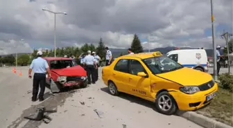Rakip Taksi Durağının Aracına Çarpınca Kavga Çıktı