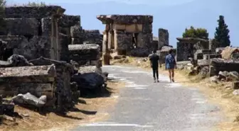 Evren'in Pamukkale'de Antik Yola Döktürdüğü Asfalt Sökülüyor