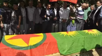 Hakkari'de PKK'lı Cenazesi, BDP'lilere Teslim Edildi