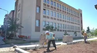 Kepez Belediyesinden Okullarda Bakım ve Onarım Çalışması