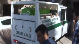 İzmir'de 2 Genç Kız Annelerini 30 Yerinden Bıçakladı