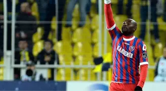 LuaLua, Trabzonspor Maçında Formasını Yere Fırlattı