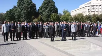 Gaziantep'te Okulların Açılışı Atatürk Anıtına Çelenk Sunumu ile Başladı