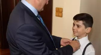 Miniklere Vali Şefkati