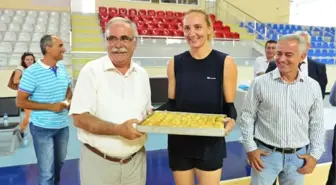 Başkan Gökhan, Çanakkale Belediyesporu Ziyaret Etti