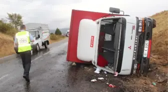 Beyaz Eşya Yüklü Kamyonet Devrildi: 1 Yaralı