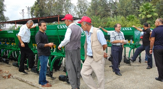 Ceyhanlı Çiftçiler Hibe Desteği ile Makine Aldılar