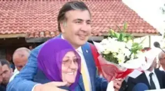 Saakaşvili, Ordu'da 19 Kişiye Vatandaşlık Belgesi Verdi