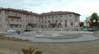 Akçakoca'da Kaymakamlık Bahçesi Baskı Betonla Düzenleniyor