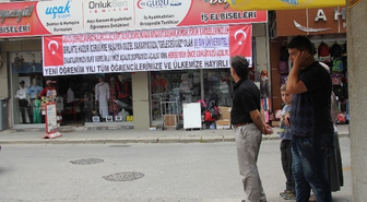 Esnaf İsmail Alişan Astığı Afişle Sakaryalılara Mesaj Verdi