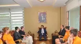 Güzeloğlu Mersin Büyükşehir Belediyespor Yöneticilerini ve Sporcularını Kabul Etti
