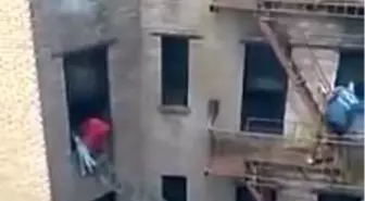 Komşusunu Yangından Kurtaran Adam Kahraman İlan Edildi