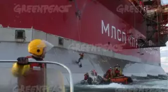 Rusya Güvenlik Güçleri, Greenpeace Eylemci Sırasında Uyarı Ateşi Açtı, 2 Eylemci Gözaltına Alındı