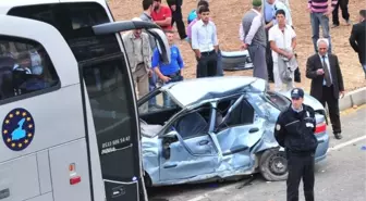 Ağrı'da Otomobille Otobüs Çarpıştı: 1 Ölü, 4 Yaralı