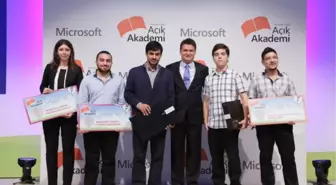 Microsoft, Açık Akademi ile 5 Yılda 1 Milyon Gence Uygulama Yazdıracak