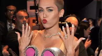 Miley'nin Hayatı Karmakarışık Oldu