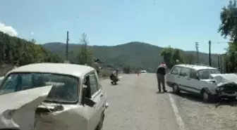 Andırın'da 2 Otomobil Çarpıştı 3 Yaralı