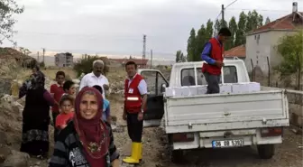 Kızılay Kayseri Şubesi, Süksün'de Sel Sularından Etkilenen Ailelere Gıda Yardımında Bulundu