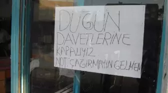 Berber Dükkanına 'Düğün Davetiyelerine Kapalıyız' Diye Yazdı