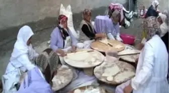 Çubuklu kadınlar hamur işi yaparak 100 öğrenci okutuyor ANKARA