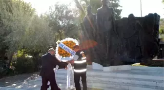 Didim'de İtfaiyeciler Atatürk Anıtına Çelenk Bıraktı